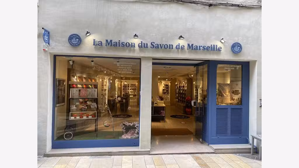 AV FDC savonnerie empl N°1 au centre d'Avignon