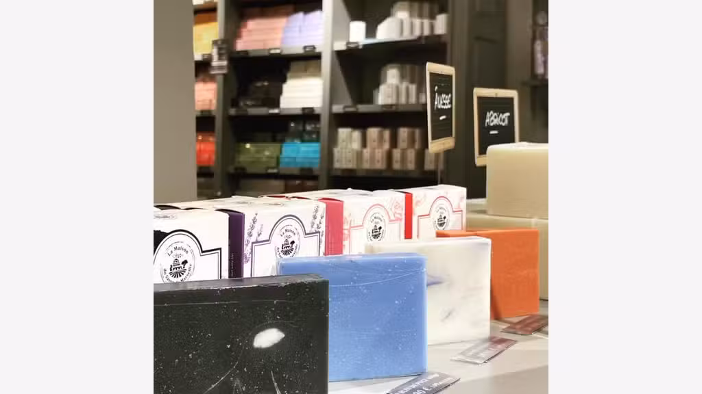 AV FDC savonnerie empl N°1 au centre d'Avignon