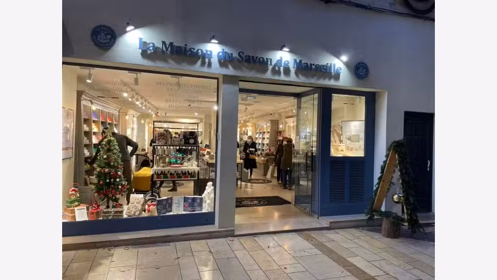 AV FDC savonnerie empl N°1 au centre d'Avignon