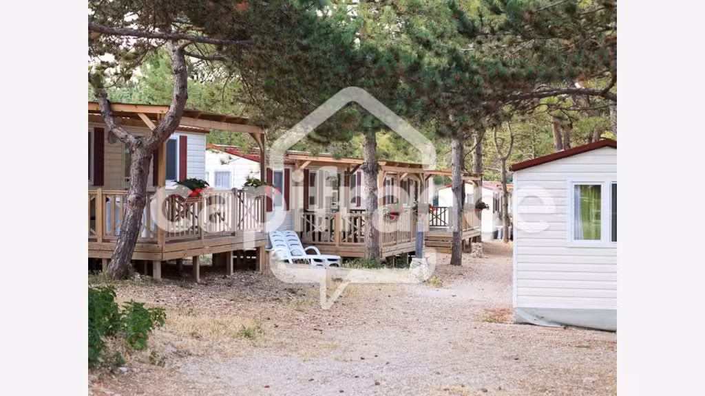Vente camping *** murs et fonds 30 mn Alès