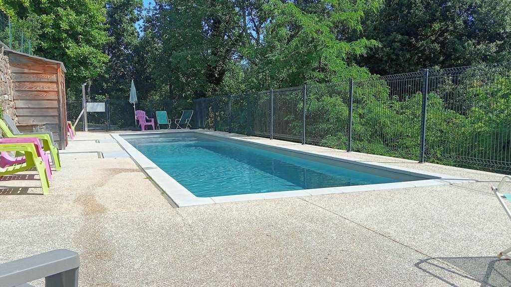 Vente camping murs et fonds fort potentiel Joyeuse