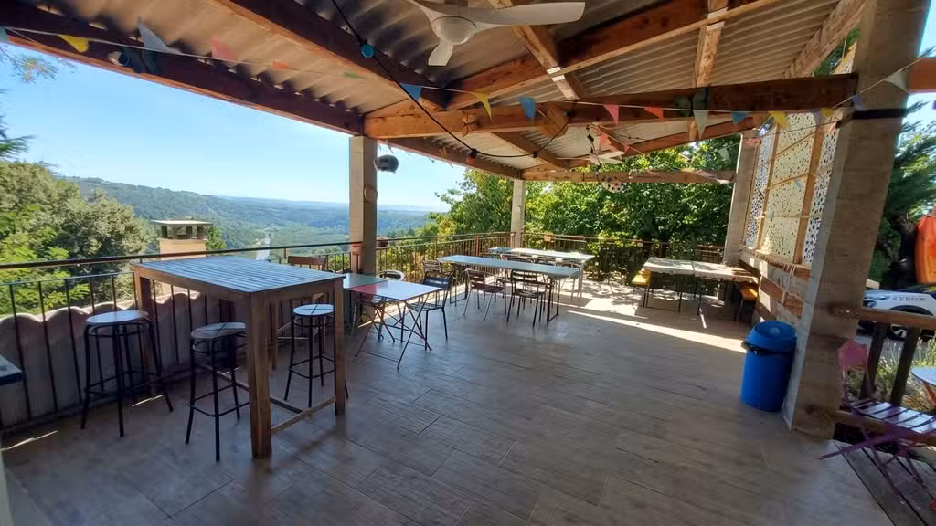 Vente camping murs et fonds fort potentiel Joyeuse