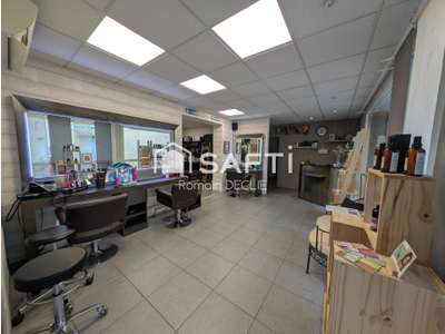 Vente joli salon de coiffure au centre de Chemaze