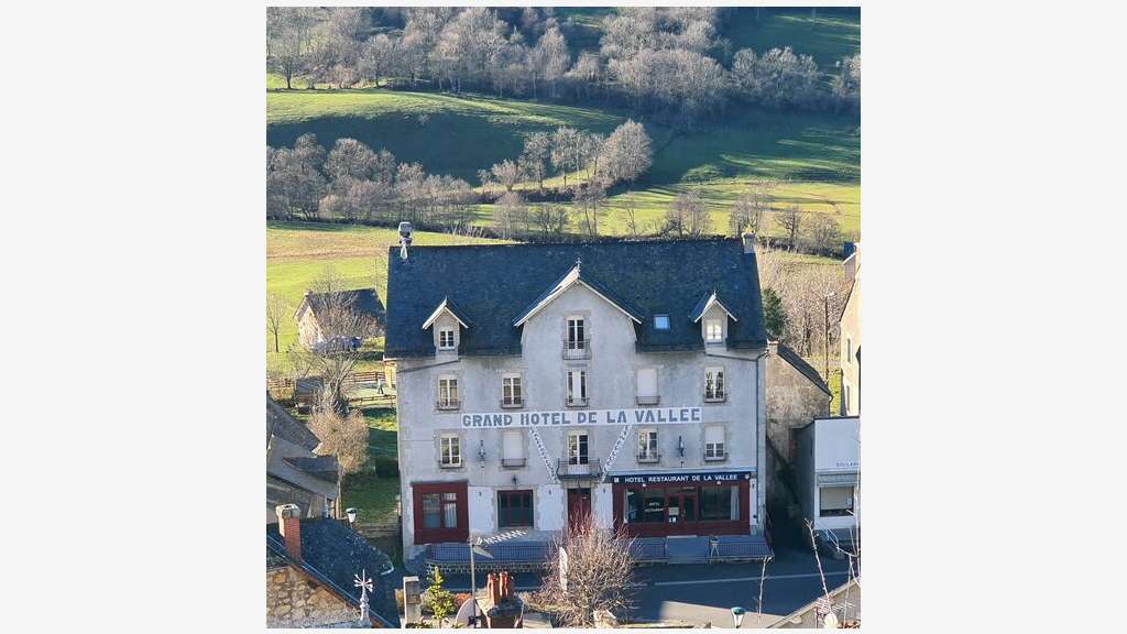 Hôtel restaurant à vendre en Parc naturel Cheylade