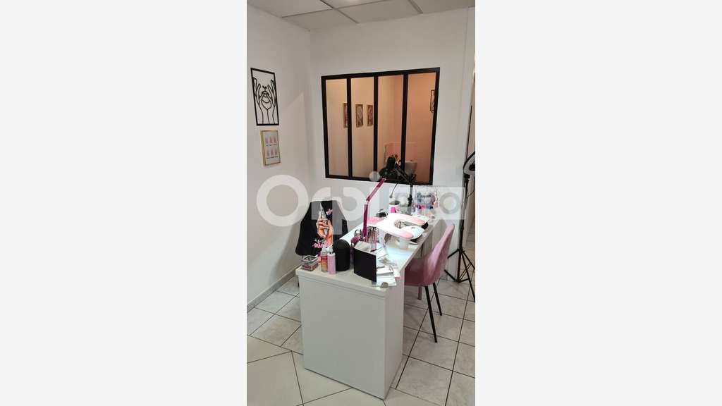 AV FDC salon de coiffure 65m² à Cuise-la-Motte