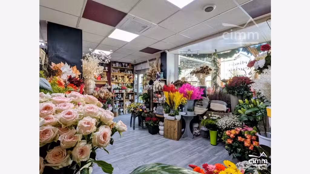 Fleuriste murs et fonds emplacement stratégique 74