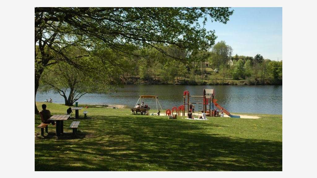 Camping avec Chalets & Restaurant au bord d’un lac