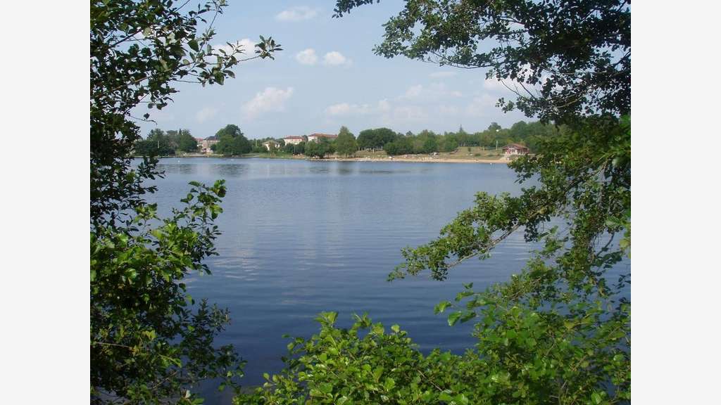 Camping avec Chalets & Restaurant au bord d’un lac