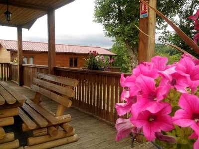 Camping avec Chalets & Restaurant au bord d’un lac