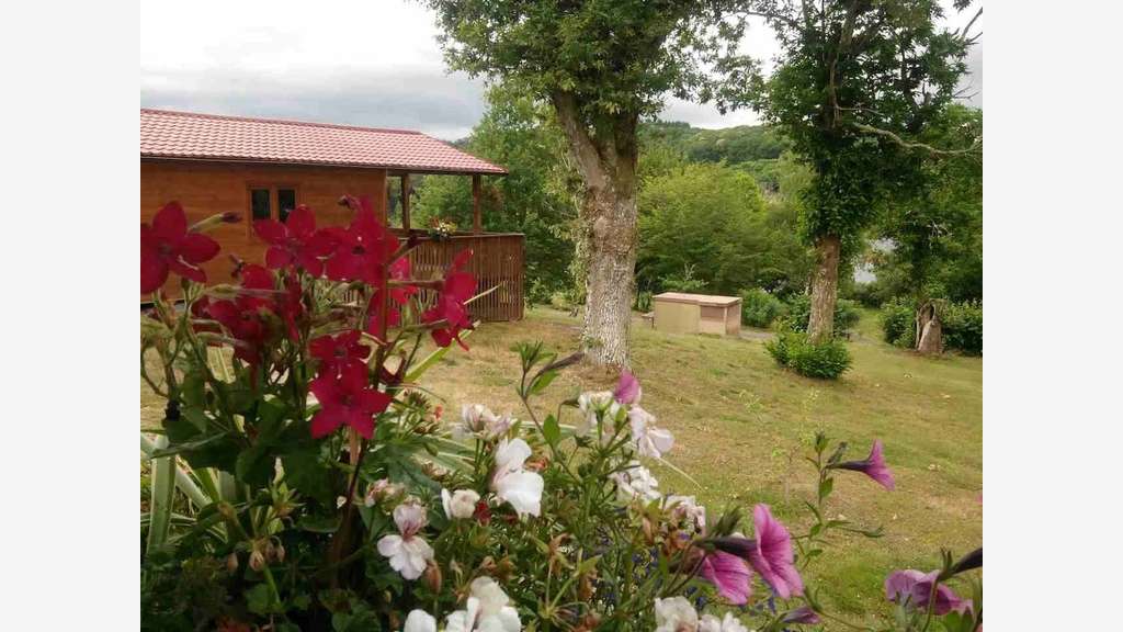 Camping avec Chalets & Restaurant au bord d’un lac