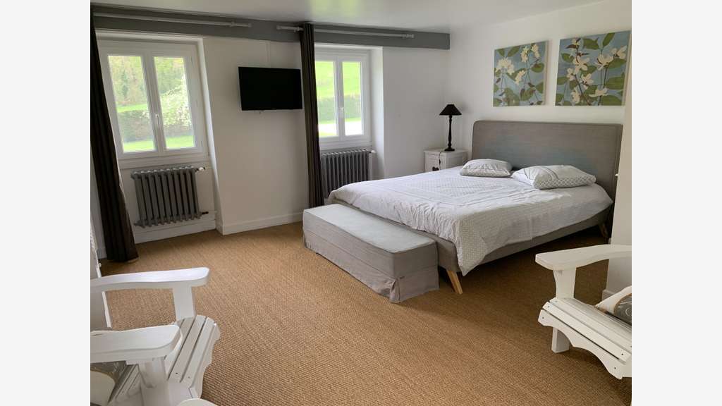 Moulin 1560 gîtes, chambres, piscine, 8 ha rivière