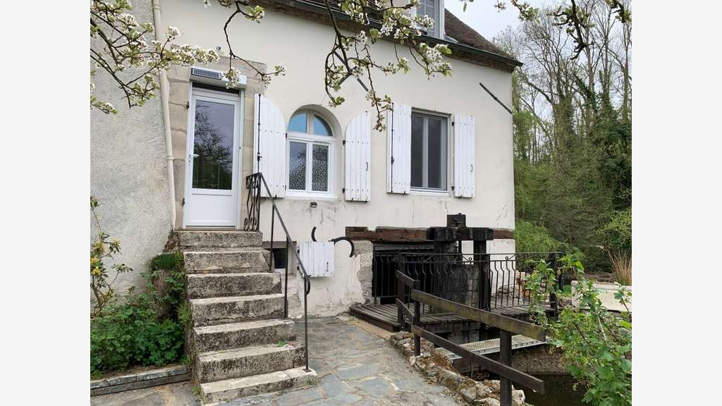 Moulin 1560 gîtes, chambres, piscine, 8 ha rivière