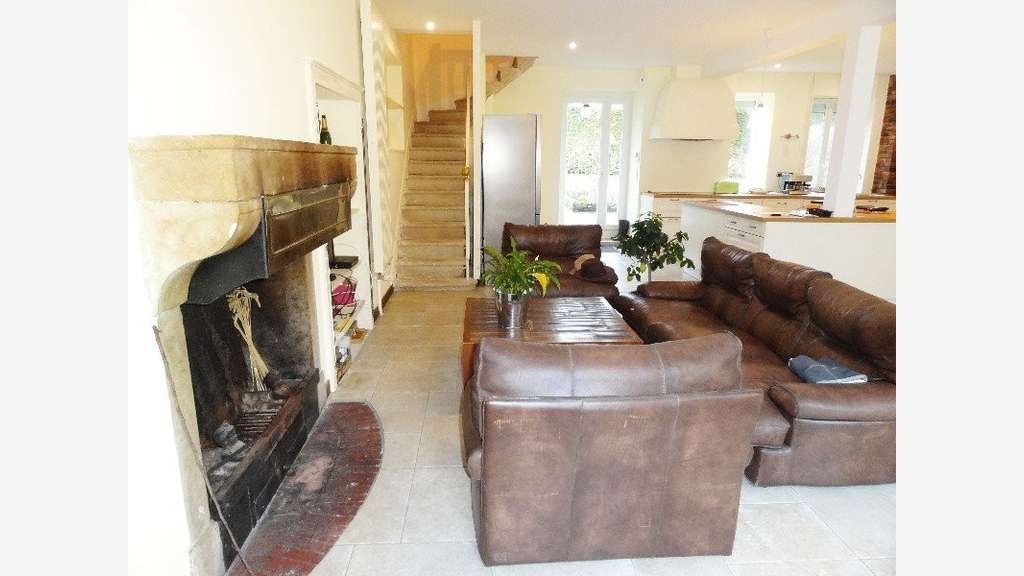 Moulin 1560 gîtes, chambres, piscine, 8 ha rivière