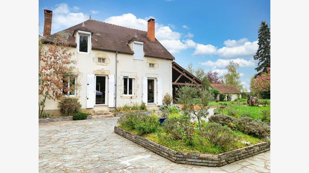 Moulin 1560 gîtes, chambres, piscine, 8 ha rivière