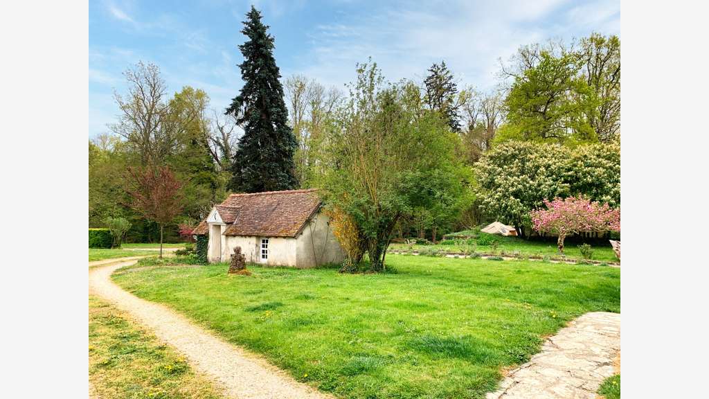 Moulin 1560 gîtes, chambres, piscine, 8 ha rivière