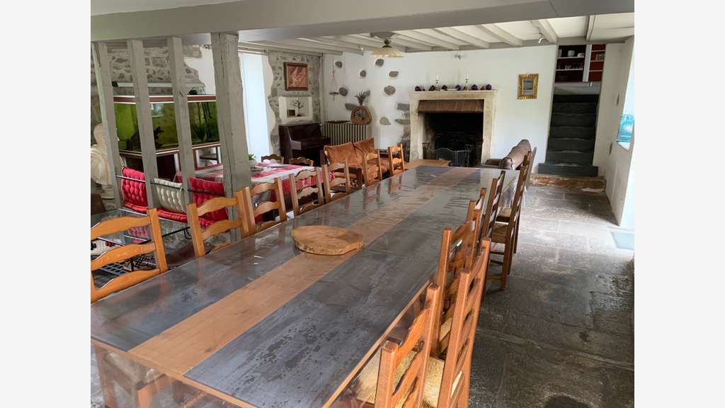 Moulin 1560 gîtes, chambres, piscine, 8 ha rivière