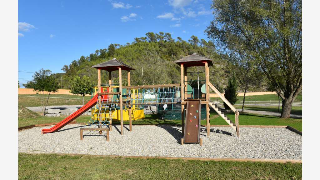 Opportunité Rare ! Village de Gîtes en Sud Ardèche