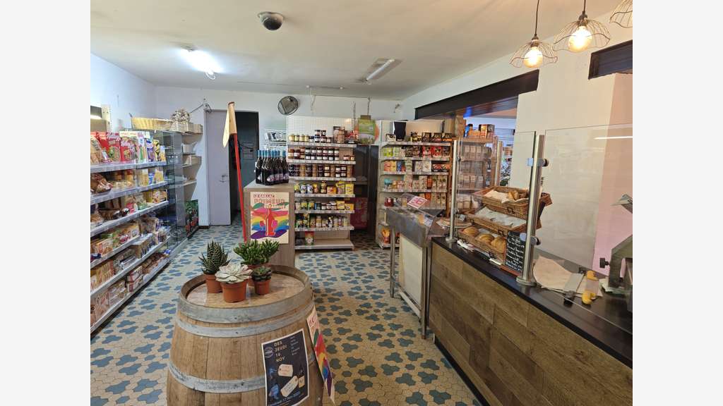 Commerce multi-services FDJ – Village touristique