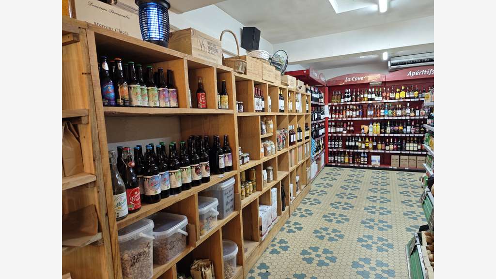 Commerce multi-services FDJ – Village touristique