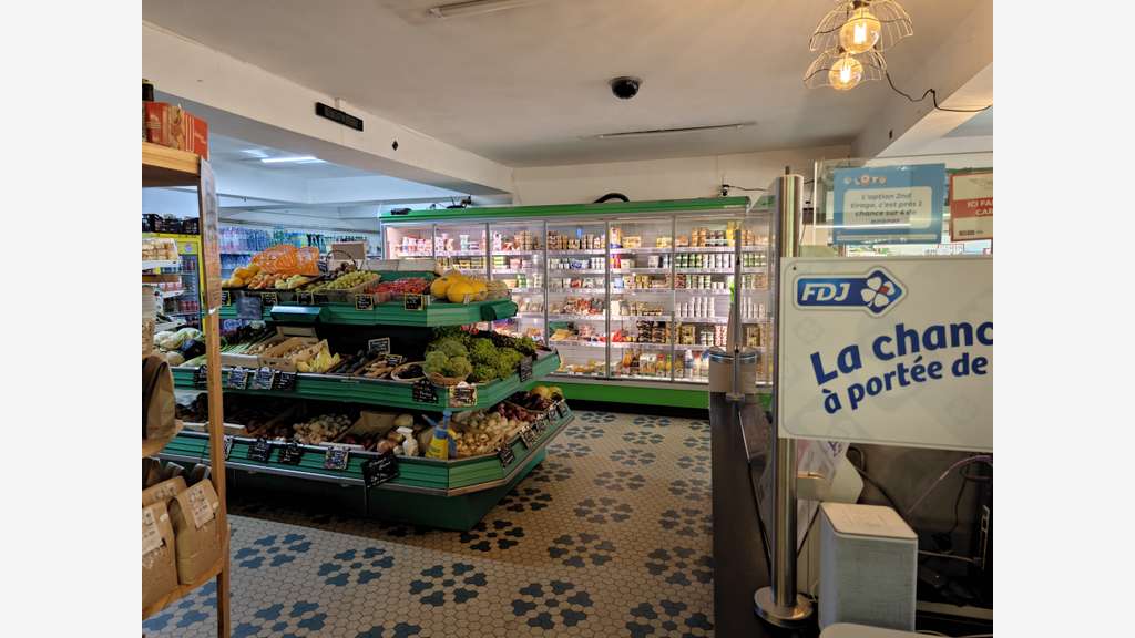Commerce multi-services FDJ – Village touristique
