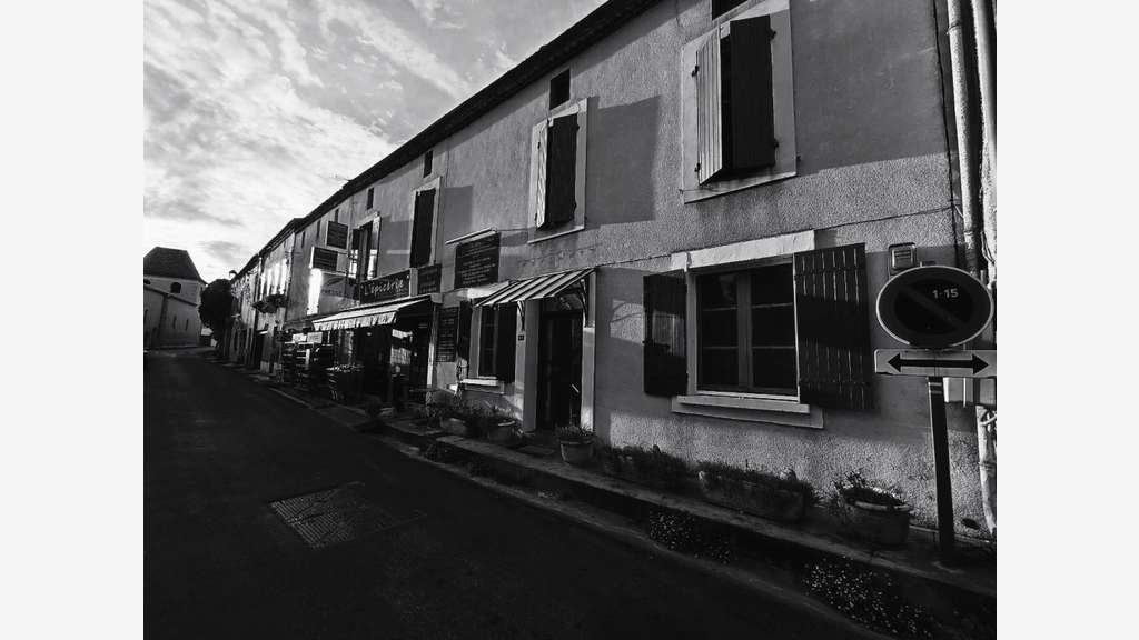 Commerce multi-services FDJ – Village touristique
