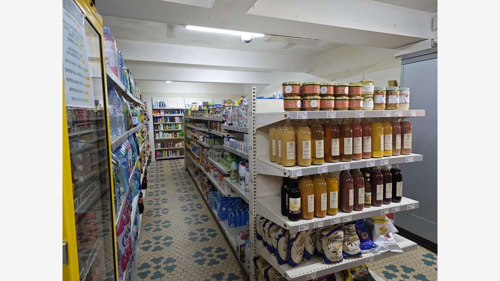 Commerce multi-services FDJ – Village touristique