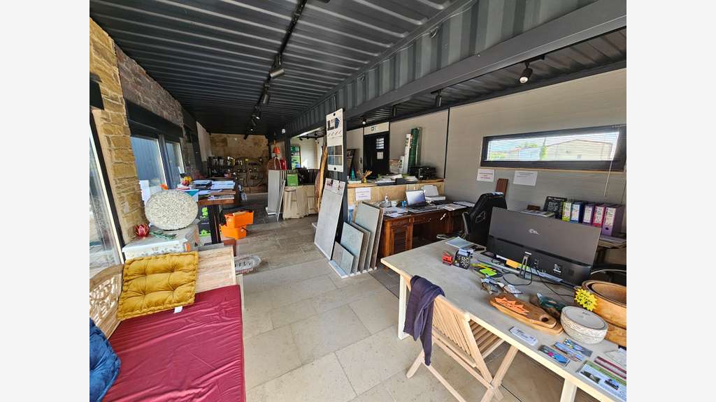 Ensemble Immobilier Professionnel (Route de Paris)