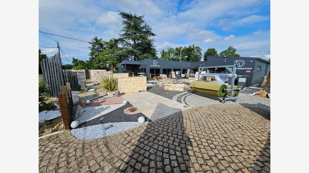 Ensemble Immobilier Professionnel (Route de Paris)
