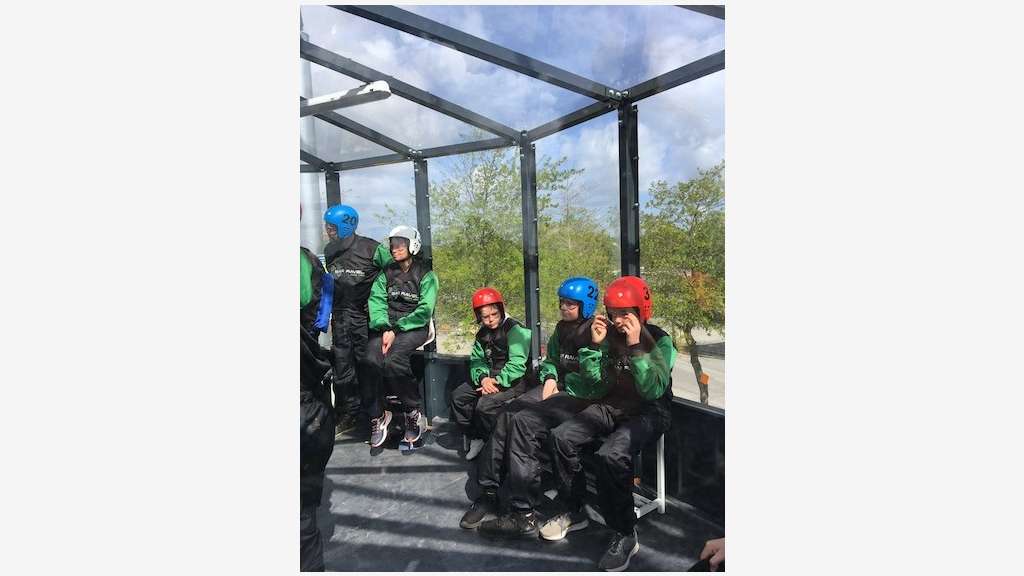 Simulateur de chute libre en plein air