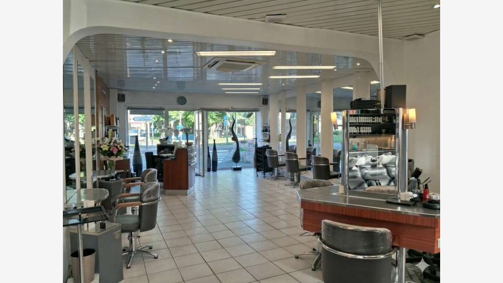 Salon coiffure mixte a vendre excellent empl 77