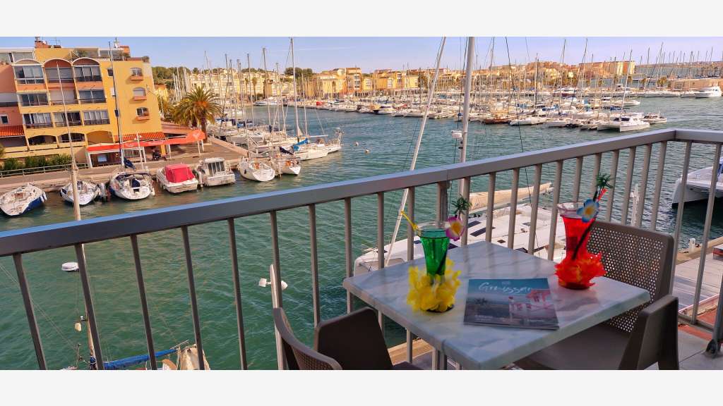 AV hôtel murs et fonds Littoral face Marina Aude