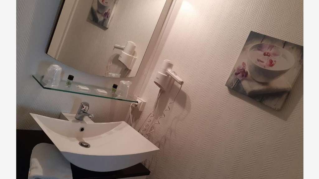 Hôtel 20 chambres - Restaurant - Bar -Logement F5