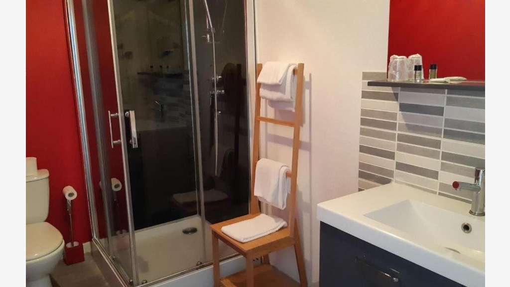 Hôtel 20 chambres - Restaurant - Bar -Logement F5