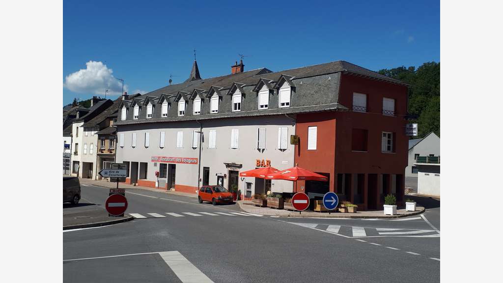 AV hotel restaurant proche des lacs du Levezou