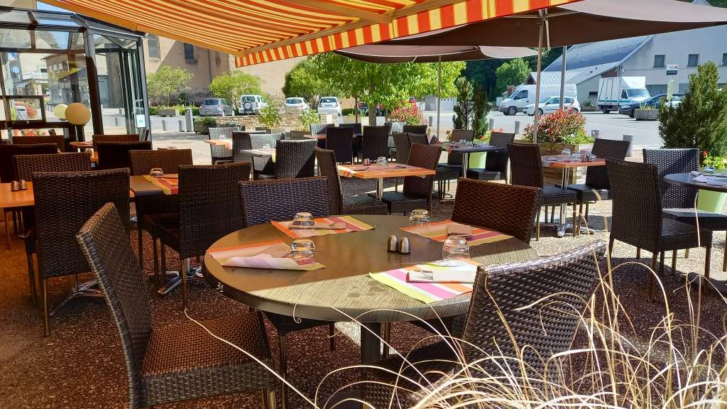 AV hotel restaurant proche des lacs du Levezou