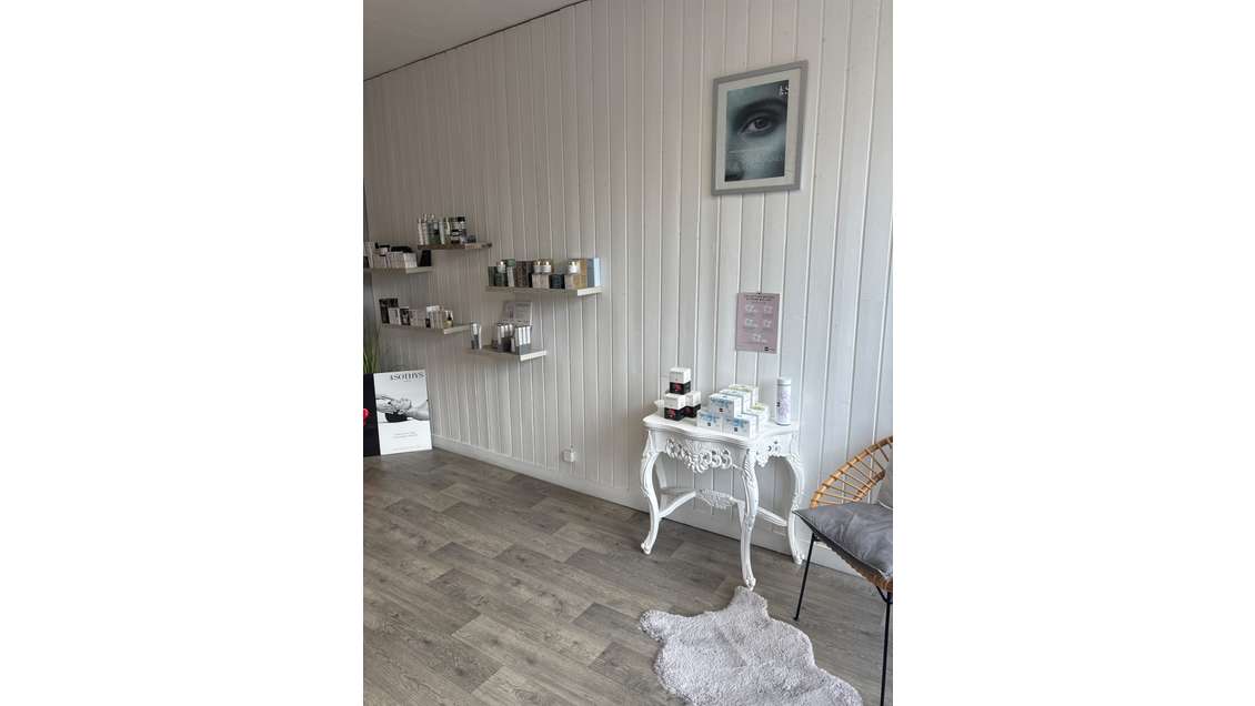 Institut de beauté proche parking gratuit Chinon