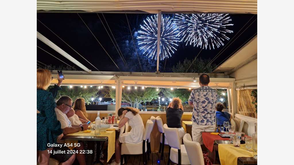 AV restaurant face mer avec terrasse Côte d'Azur