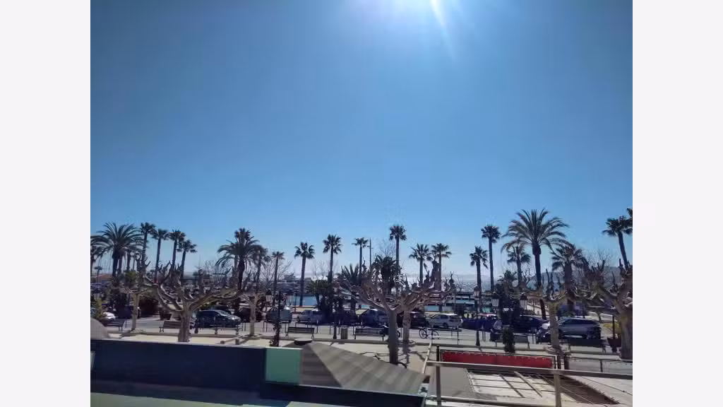 AV restaurant face mer avec terrasse Côte d'Azur
