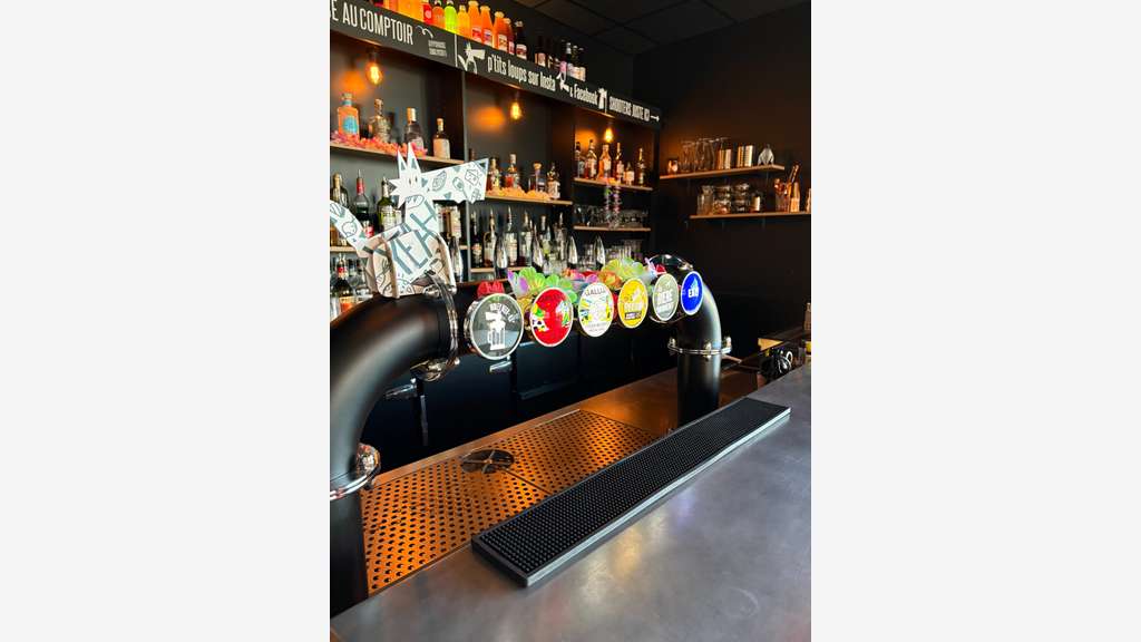 Bar-Restaurant Lic IV avec terrasse Vilelfranche