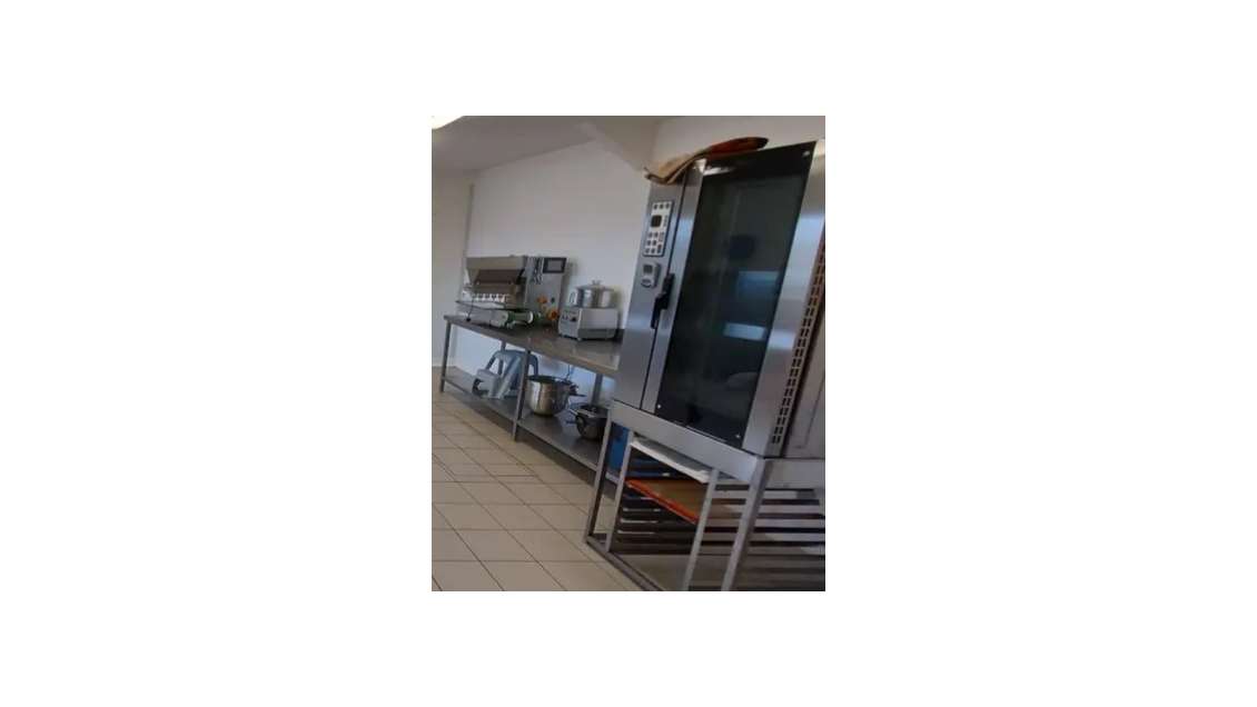 AV Traiteur évèmentiel et mariage avec clientèle