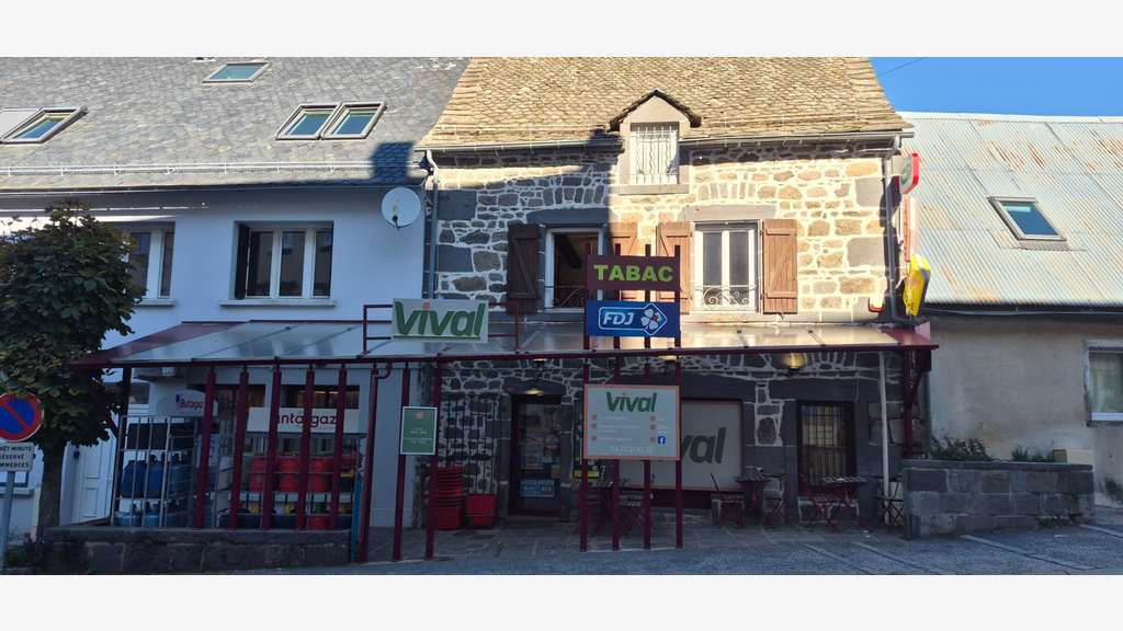 Epicerie tabac sous enseigne à vendre à Laqueuille