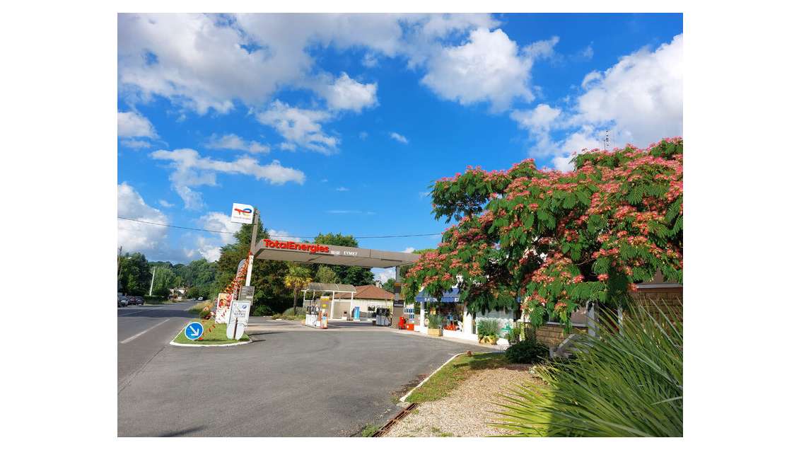 FDC et murs station service à vendre à Eymet (24)