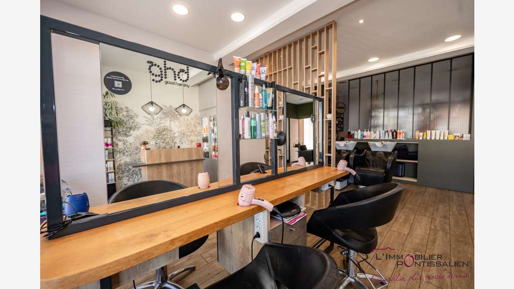 Cède salon de coiffure rénové à Frasne prox centre