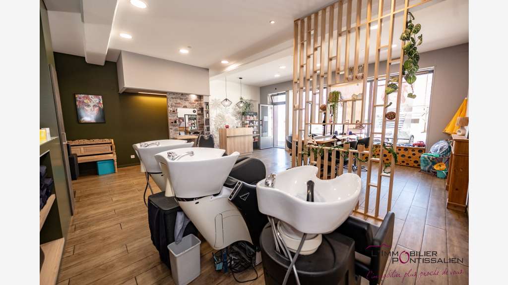 Cède salon de coiffure rénové à Frasne prox centre
