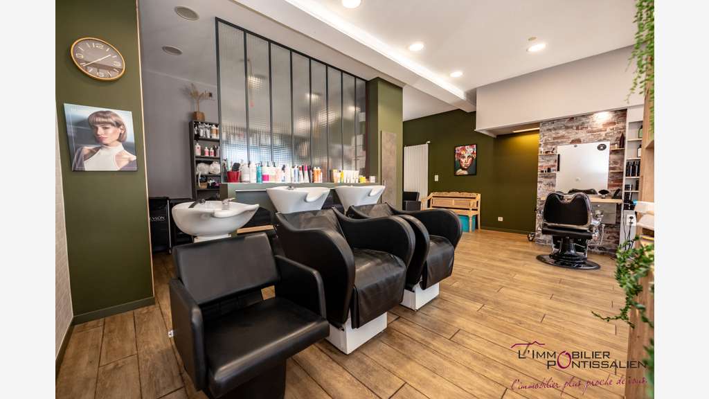 Cède salon de coiffure rénové à Frasne prox centre