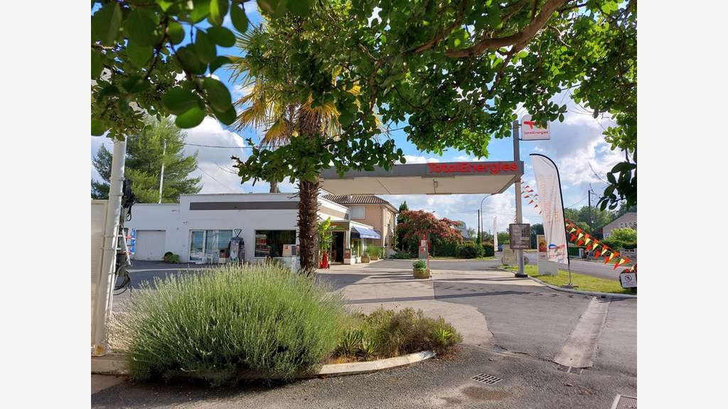 FDC station-service et murs à vendre à Eymet (24)