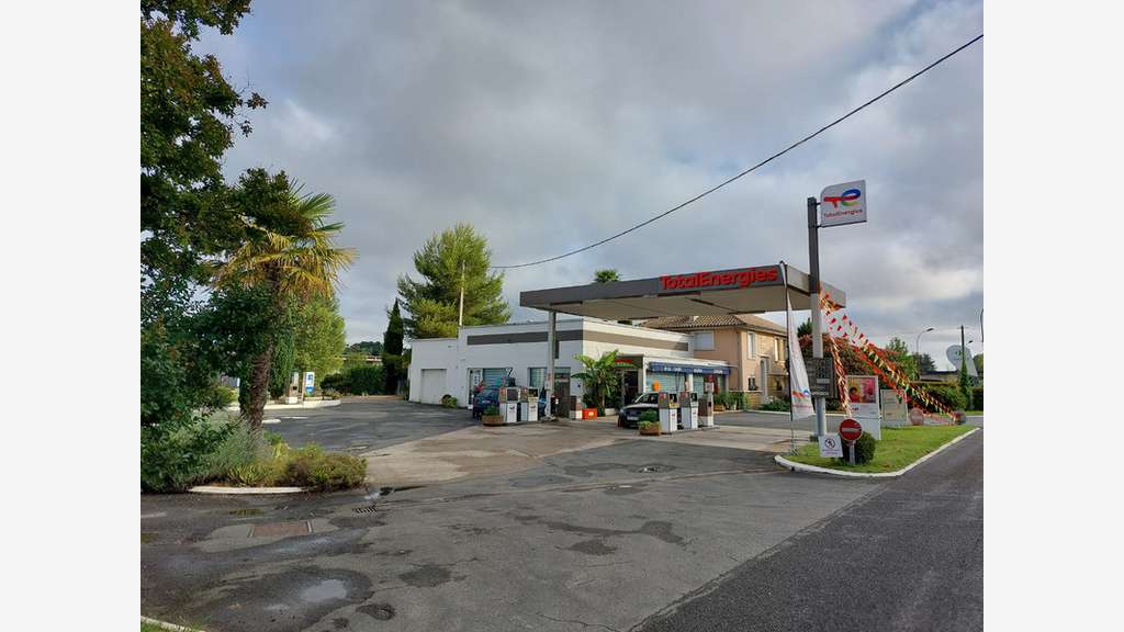 FDC station-service et murs à vendre à Eymet (24)