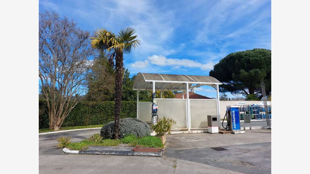 FDC station-service et murs à vendre à Eymet (24)
