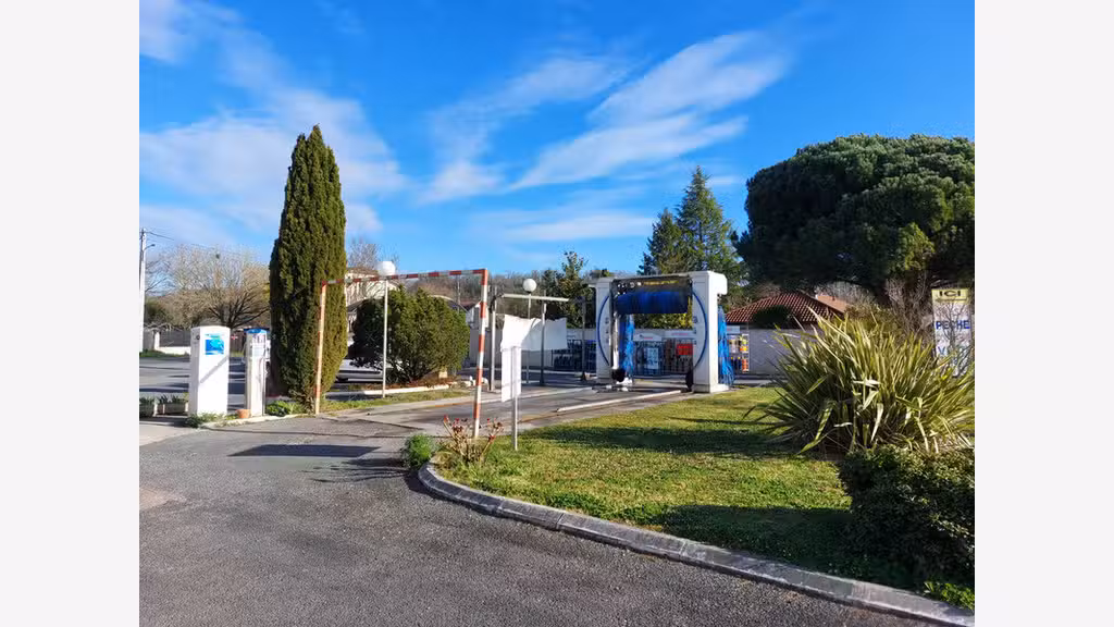 FDC station-service et murs à vendre à Eymet (24)