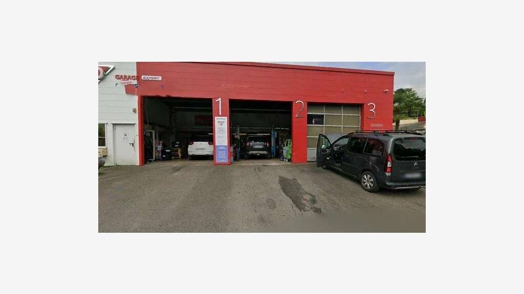 A vendre garage automobile sous enseigne à Gan